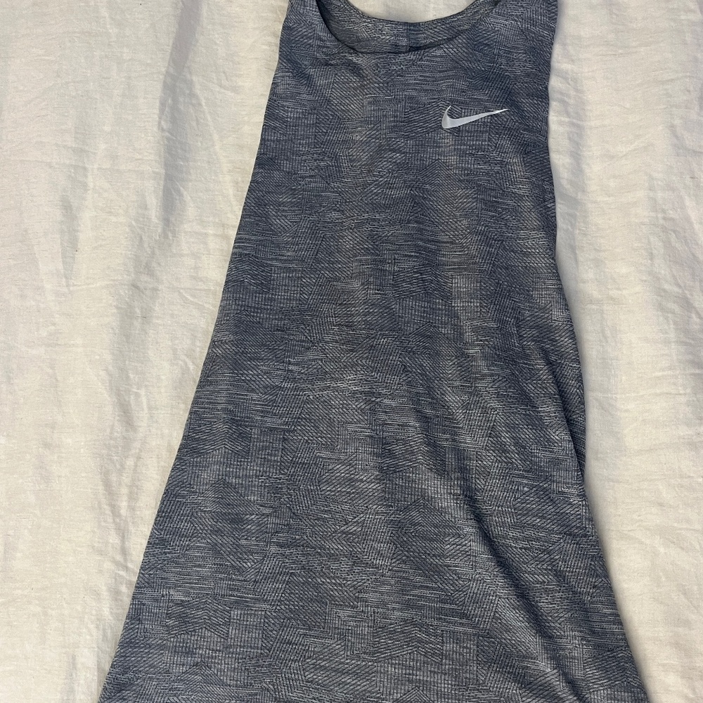 Nike women’s athletic tank top